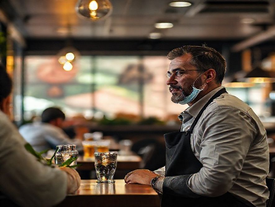 Como cobrar taxa de rolha em eventos sem gerar conflitos